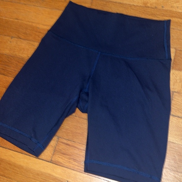 Lululemon Wunder Train High-Rise Shorts 8” in Navy, size 6 - Picture 6 of 12